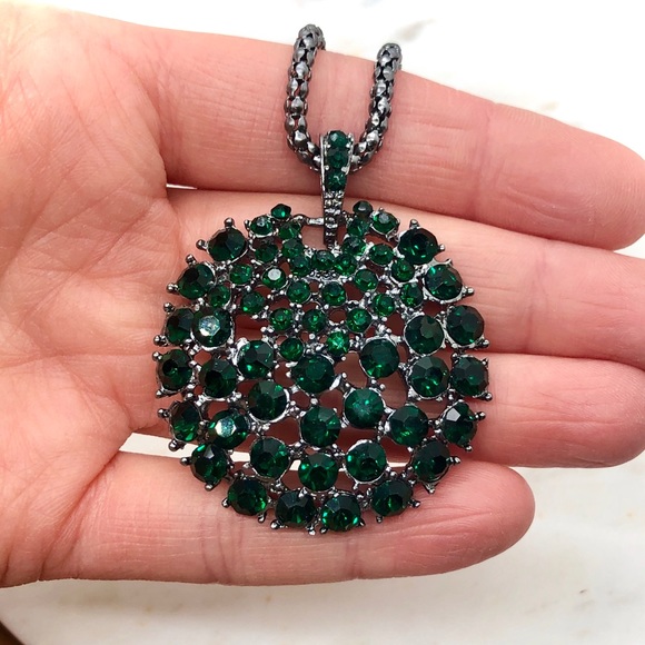 Women's Green Pendant Necklace - Picture 3 of 6